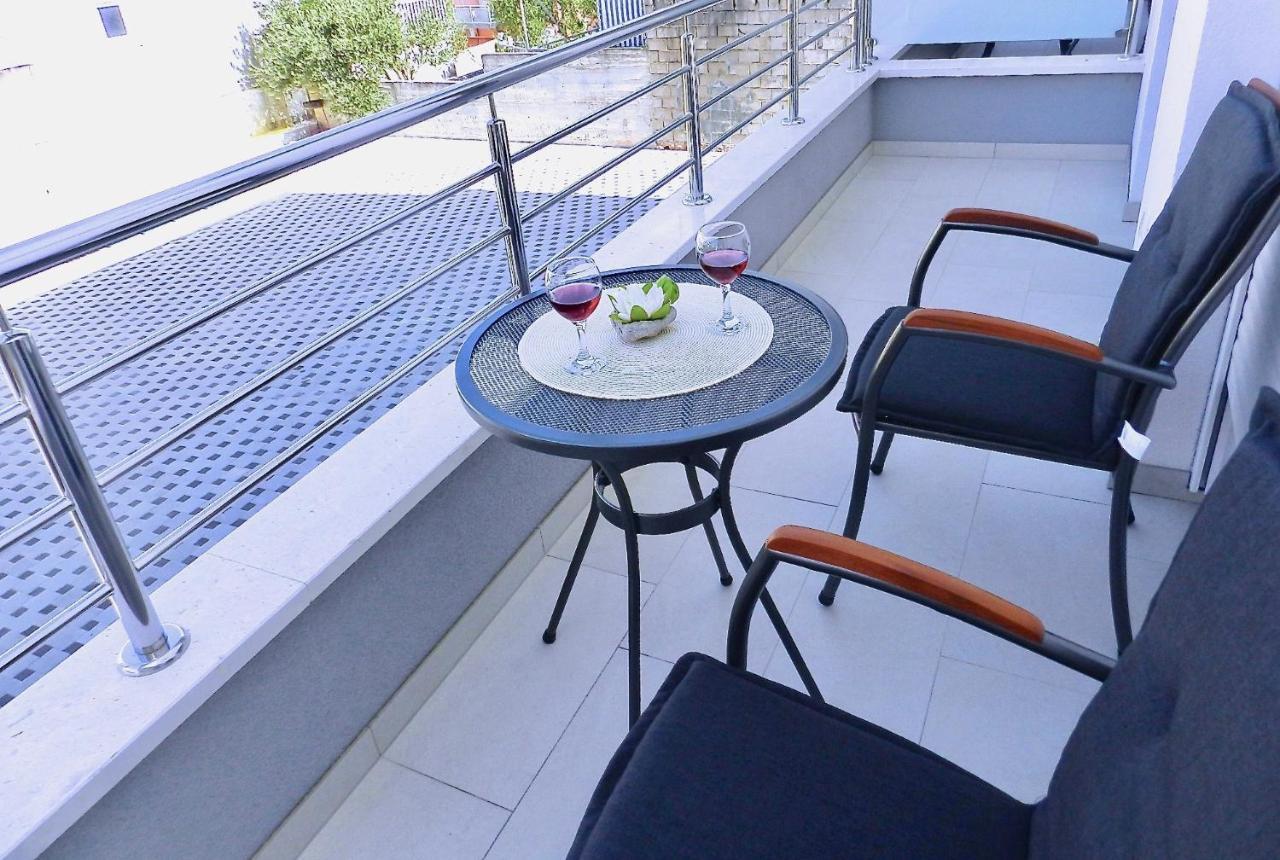 Diamant Apartments Baska Voda Luaran gambar